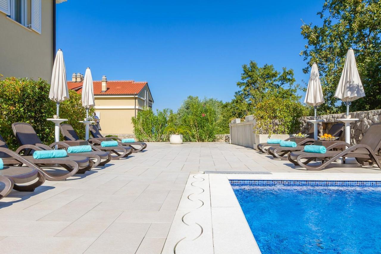 Luxury Apartments Villa Mande Малинска Экстерьер фото